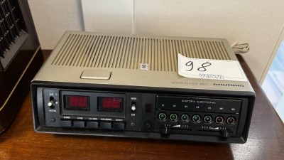 1 Radiowecker Grundig Sono Clock 250